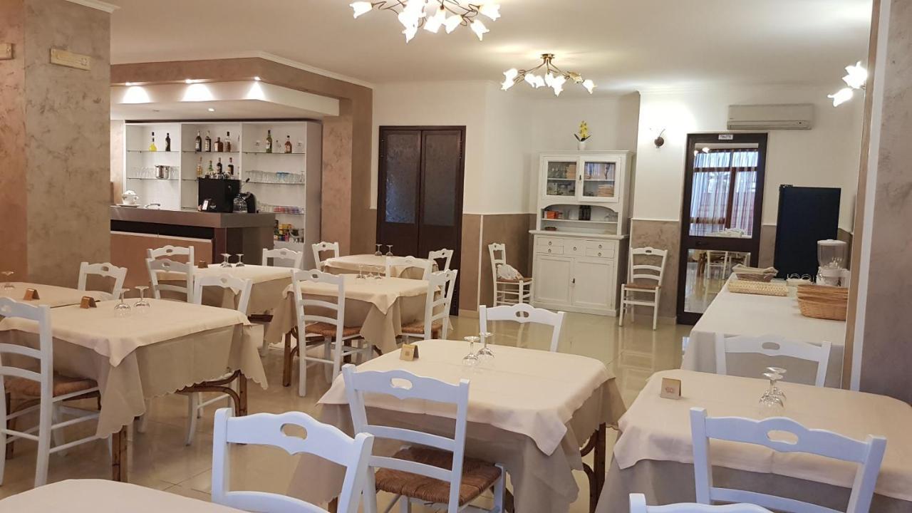Albergo Primavera Porto Cesareo Eksteriør bilde